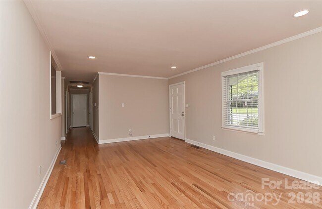 Building Photo - 420 Seneca Pl