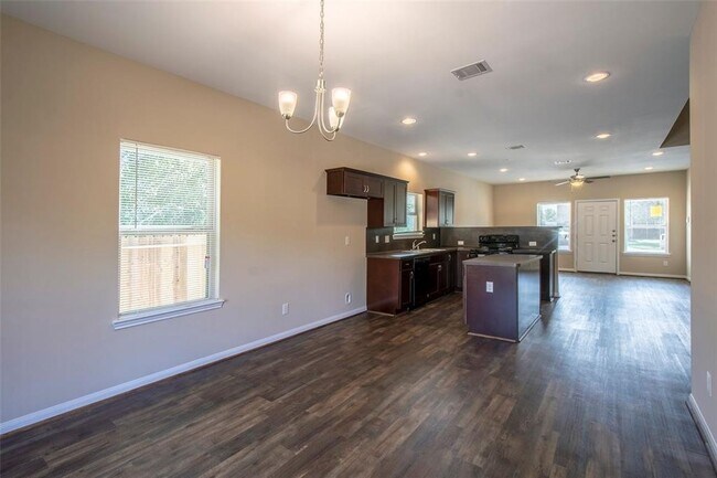 Building Photo - 8530 Homewood Ln