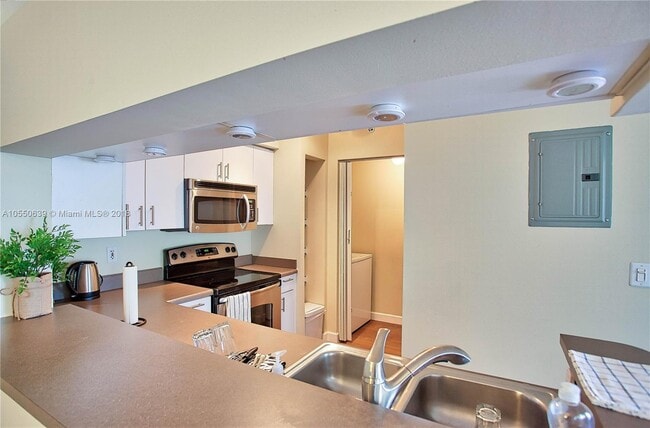 Building Photo - 17145 N Bay Rd