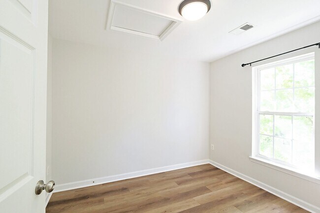 Building Photo - Dog-Friendly 4BR Cherry Hill Townhome with 2-Car Garage