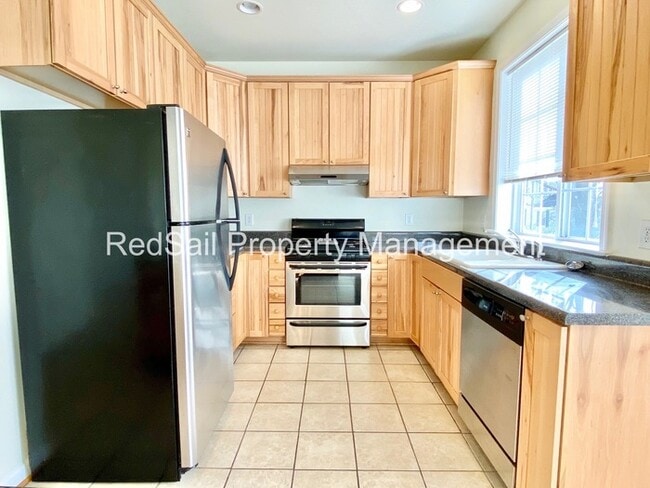 Building Photo - Crowne Pointe home available!