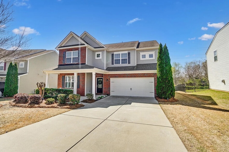 Building Photo - Room in House on Green Birch Dr