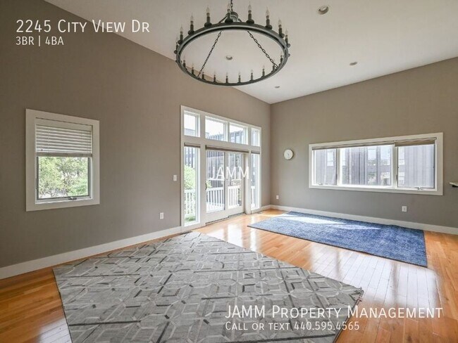 Building Photo - 2245 City View Dr