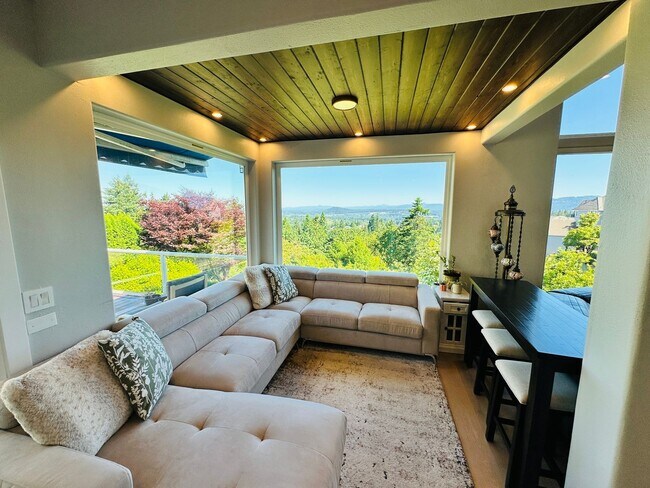 Building Photo - Stunning Custom Camas Home