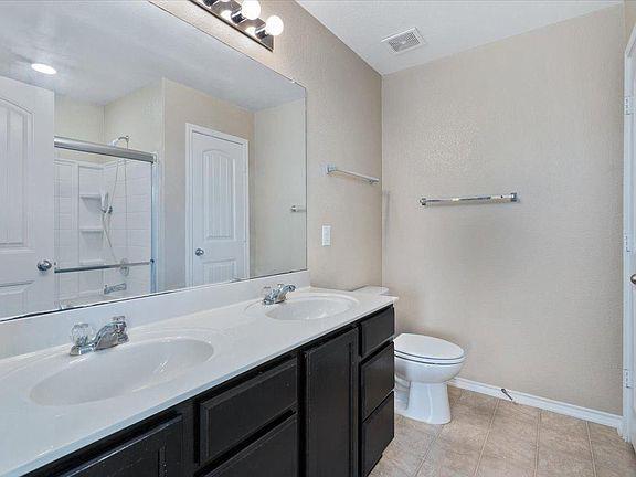 Building Photo - 904 Lonesome Lilly Way