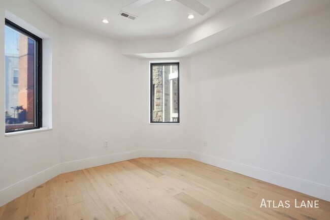 Building Photo - Professionally Managed// 3 bedroom 3 bathr...