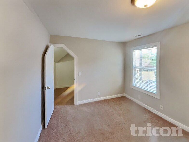 Building Photo - 2911 Wolves Trail