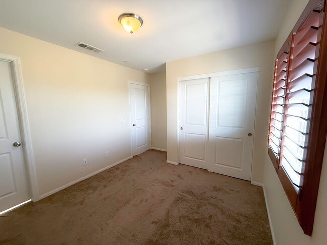 Building Photo - 10816 Lotus Dr