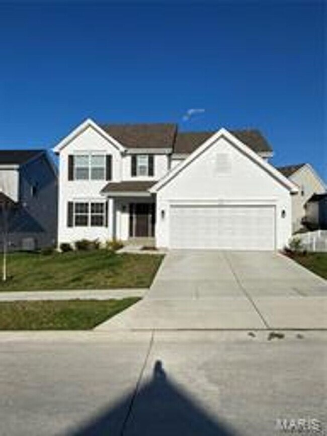 Primary Photo - Lovely 4 bedroom, 2.5 bath, 2 car garage