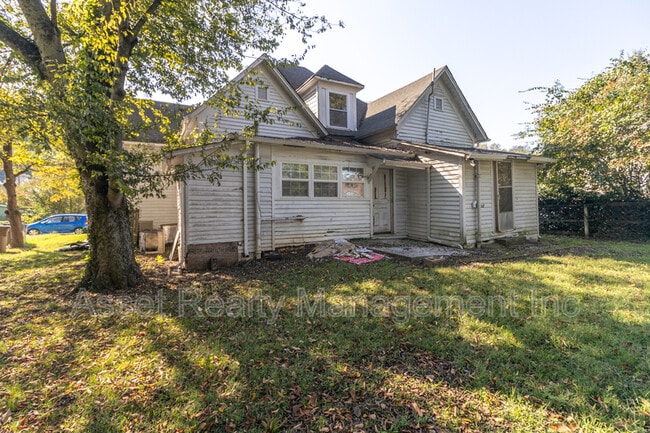 Building Photo - 221 Hawthorne Ave