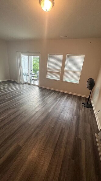 Building Photo - Room in Townhome on Joneshaven Dr