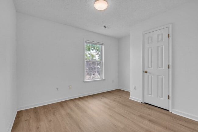 Building Photo - 102 Glenlea Ln