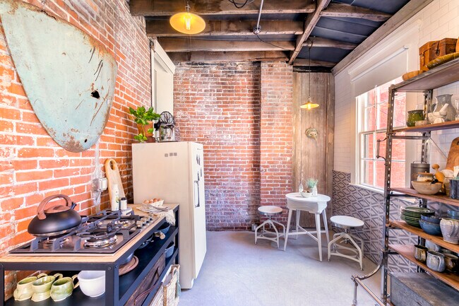 Building Photo - 2827 McNair Ave
