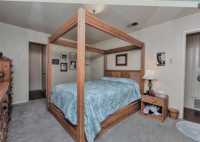 Building Photo - 2404 Cottonwood Dr