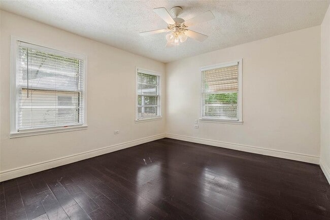 Building Photo - 1116 Kettler St