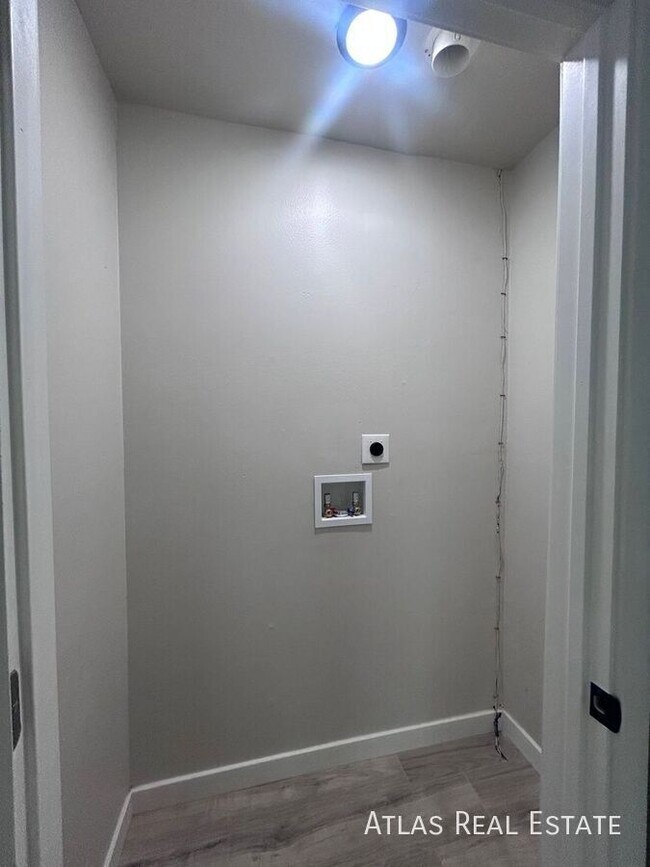 Building Photo - 551 S Fairfax St