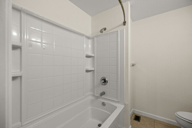 Building Photo - 4428 SW 49th Ave