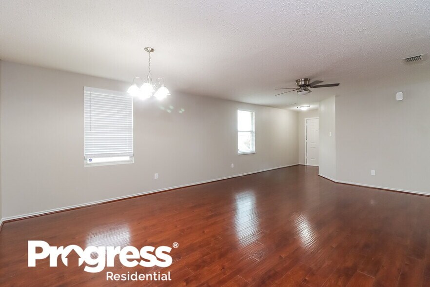 Building Photo - 509 Travis Ranch Tr
