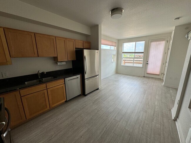 Building Photo - 1B/1B at the Landmark Lofts!