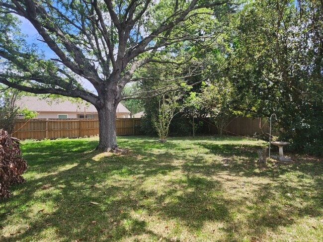 Building Photo - 113 S Deerwood Ave