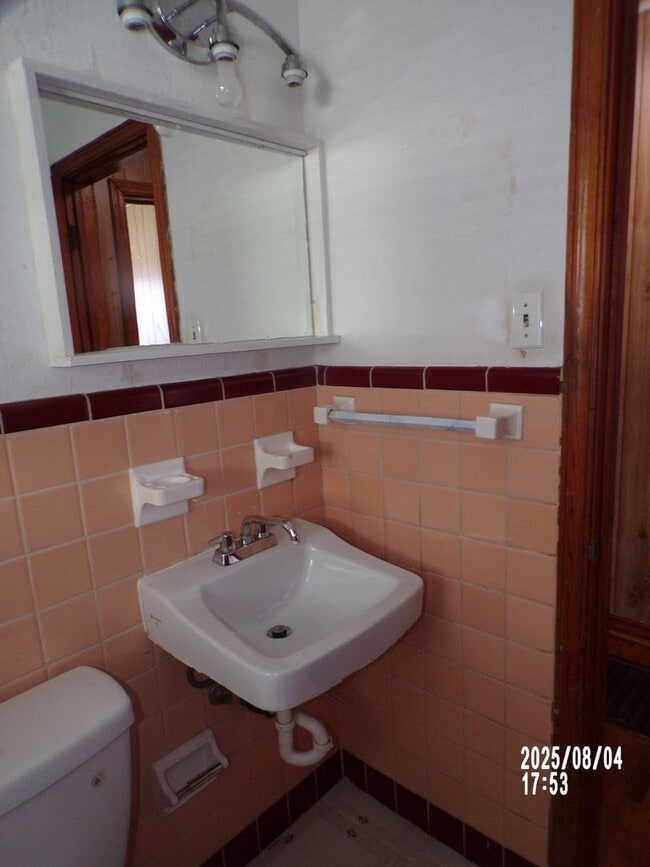 Building Photo - centrally located, pets negotiable with ow...