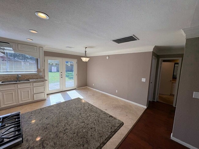 Building Photo - 22507 Red River Dr