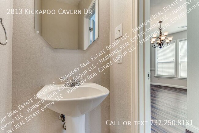Building Photo - 2813 Kickapoo Cavern Dr