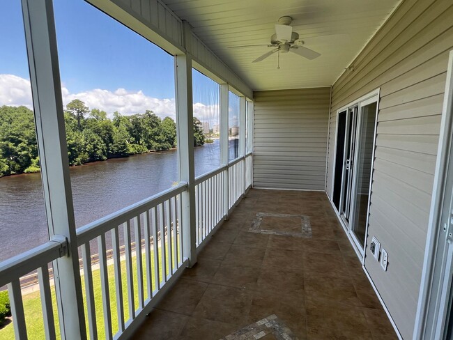 Building Photo - Waterfront 3 Bedroom, 2 Bath Penthouse, Sc...