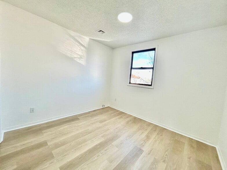 Building Photo - 618 Elizabeth Ave