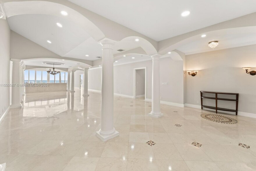 Building Photo - 5601 Collins Ave