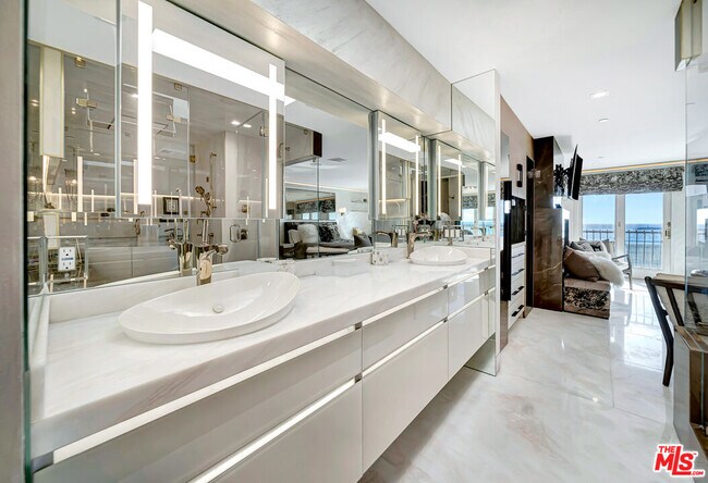 Building Photo - 6309 Ocean Front Walk