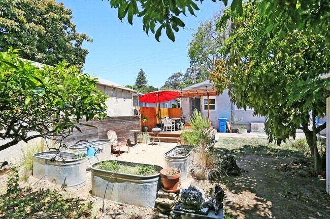 Building Photo - OPEN HOUSE: Sunday (6/1) from 3:00pm to 4:...