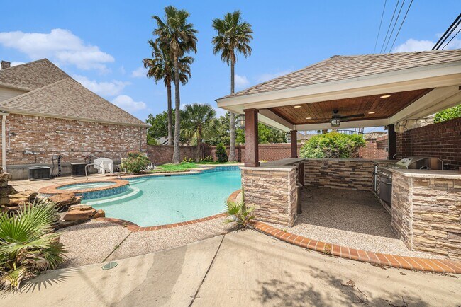 Building Photo - 7415 Naremore Dr