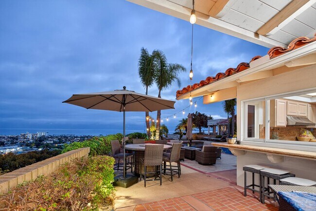 Building Photo - Amazing La Jolla North PB home with panoramic views of the ocean, bay and downtown