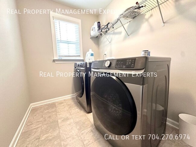Building Photo - 6511 Wildbrook Dr