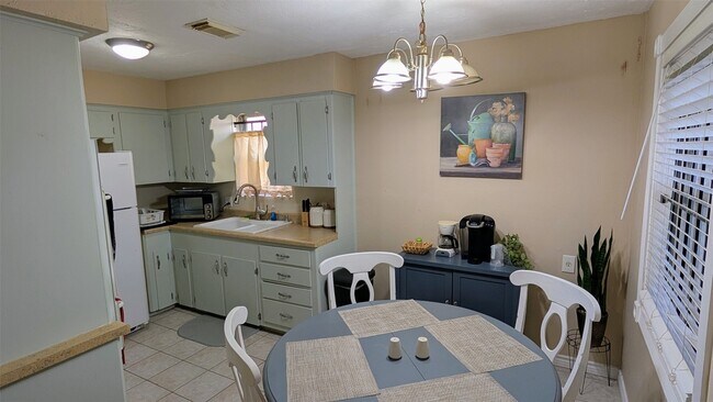 Building Photo - 10227 Gulf Meadows Dr