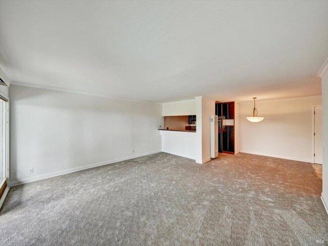 Building Photo - 367 Eden Roc Dr