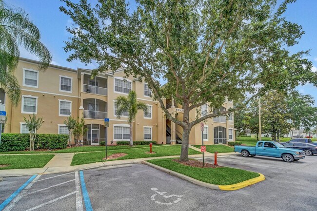 Building Photo - 2301 Butterfly Palm Way