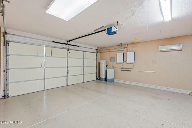 Building Photo - 21663 E Via Del Rancho Rd