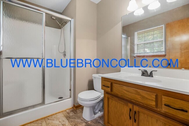 Building Photo - Check out this spacious home with thoughtf...