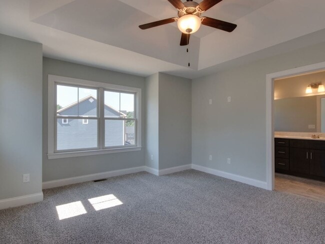 Building Photo - Spacious Luxury Townhome! Outstanding Location!