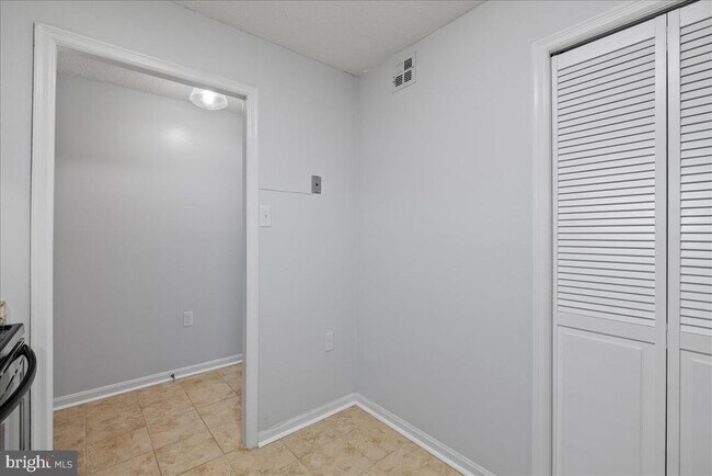 Building Photo - 1301 N Courthouse Rd