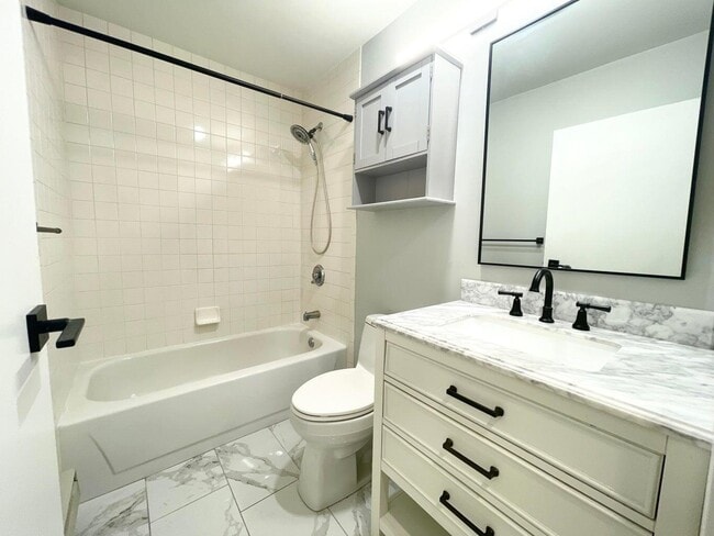 Building Photo - 234 N Broadway