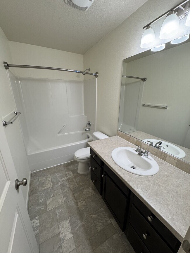 Building Photo - Beautiful Home in the Sunrise Ridge Develo...