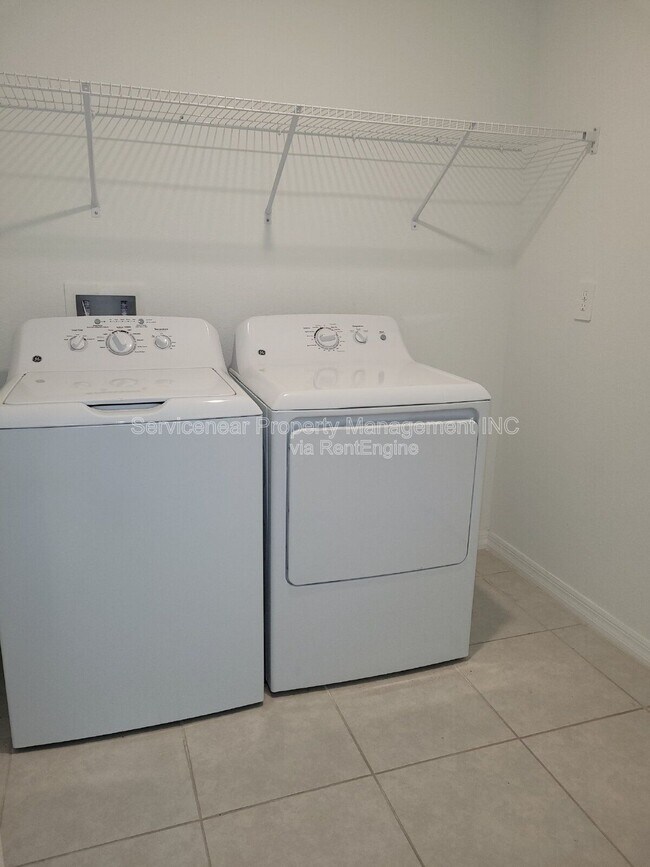 Building Photo - 2240 Gatsby Ln