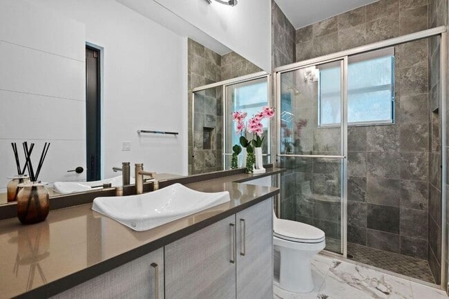 Building Photo - 8599 Tower Bridge Ct