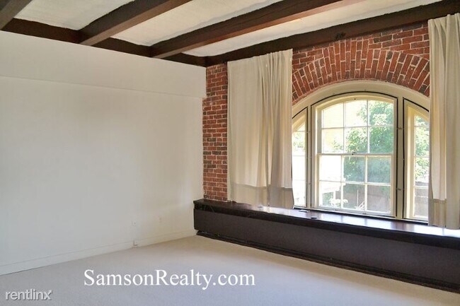 Building Photo - 2 br, 2.5 bath Townhome - 33 Power St