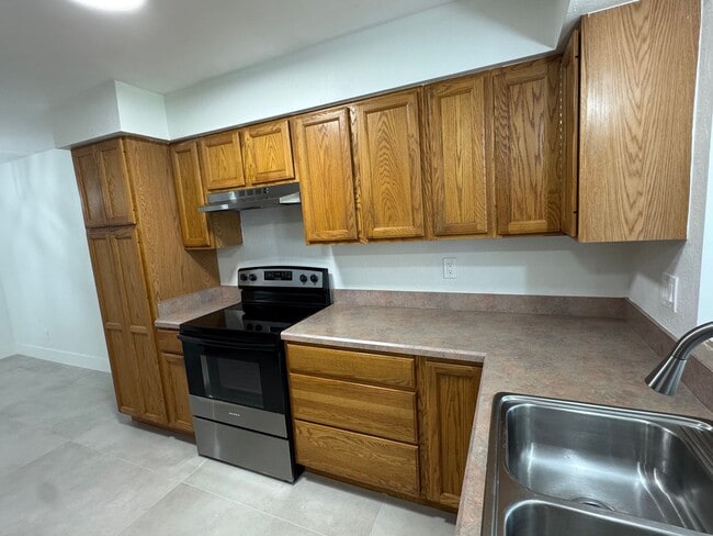 Building Photo - 3 Bedroom , 2 Bath home with office!