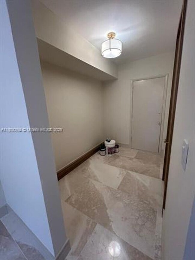 Building Photo - 1060 92nd St