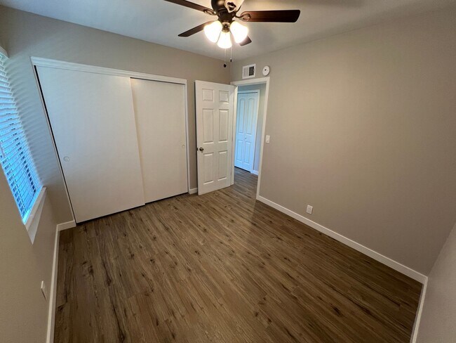 Building Photo - Single Story 3 Bedroom Ventura Condo *Totally updated* with GARAGE!